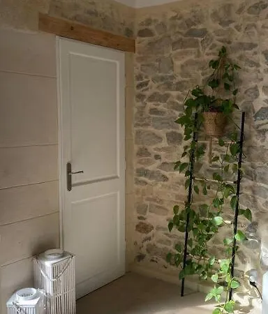 Maison De Village Avec Petite Piscine.